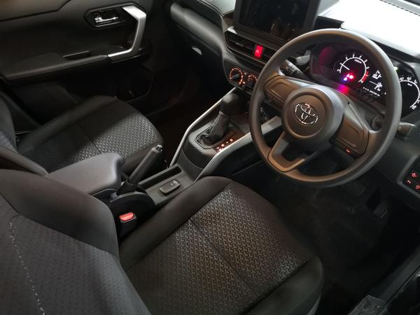 interior-toyota-raize
