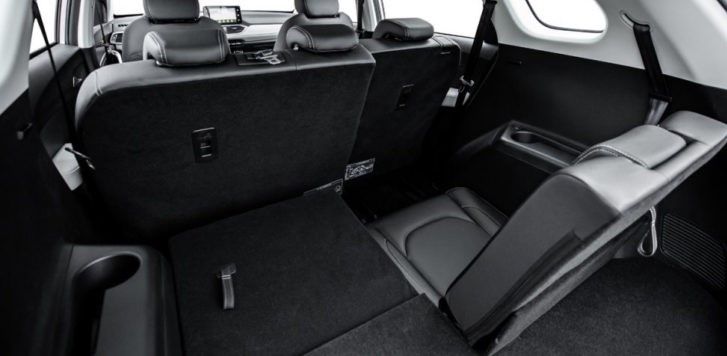 interior-wuling-almaz-kompartemen