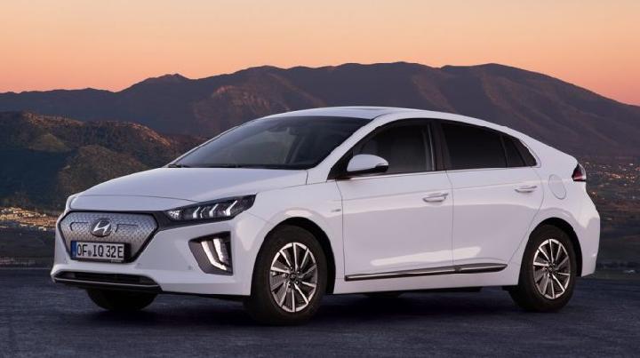 mobil-hybrid-vs-mobil-listrik
