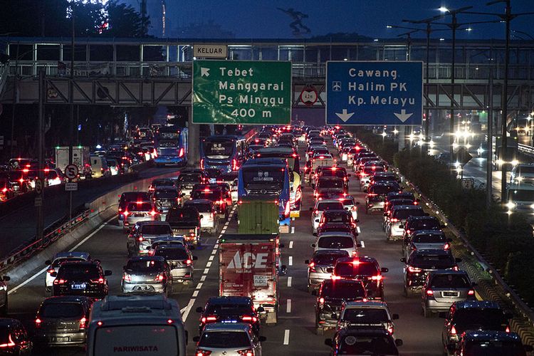 peraturan-10-tahun-mobil-dilarang-berkendara-di-jakarta