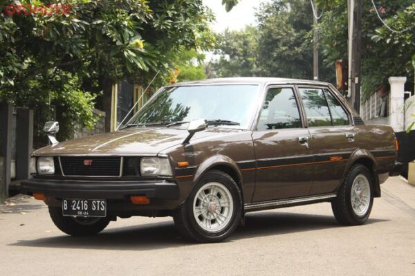 toyota-corolla-dx-ke70-mobil-retro